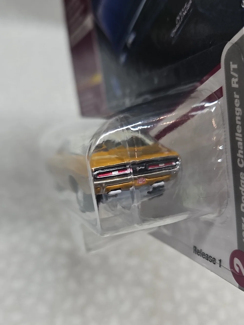 Johnny Lightning Classic Gold 1971 Dodge Challenger R/T white lightning Limited